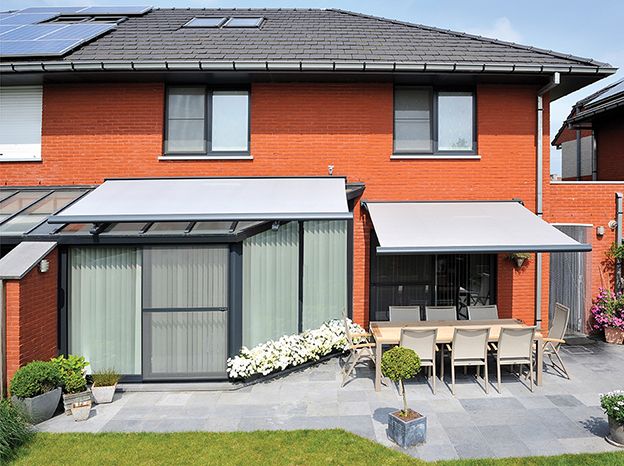 images/catalogue/stores_exterieurs/store-veranda/store_de_veranda_-_finition_laquage_anthracite.jpg